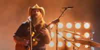 Chris Stapleton postpones Pinnacle Bank Arena show after flu diagnosis