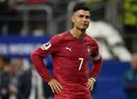 Ronaldo says Portugal coach broke his word, apologizes to teammates