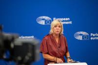 Parliament calls for principled EU-China policy that combines dialogue, fair trade, and human rights