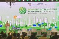Luhut assures investors Indonesia's economy "will not collapse"