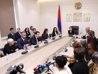 Strong Armenia MPs meet families of fallen, missing soldiers