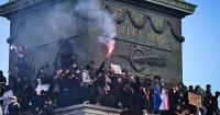 Police fire tear gas at barricaded Paris school demo