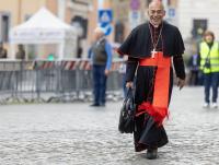 At Vatican bishops meeting, cardinal shares how phones are changing family life