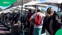 Video: Kilometers-long queue of Cape Town Tourists waiting to visit Table Mountain