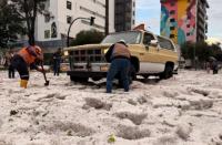 Colombia ends all electricity transfers to Ecuador; Manta judge declares 32 fishermen innocent of drug charges; Quito paralyzed again by rain and hail