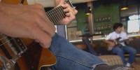 Nashville guitar workshop pairs amateurs with music icons