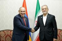 Nikol Pashinyan, Masoud Pezeshkian meet in Turkmenistan