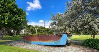 Cuban searches for those who arrived in the U.S. on a raft displayed in Hialeah and receives surprising responses