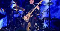 Sting strips down, bashes through intimate Seattle show