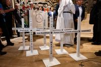 Traveling ‘Immigrant Crosses’ memorial of ICE-involved deaths launches in Illinois