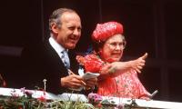 The courtier who modernised the monarchy: ROBERT HARDMAN remembers inventor of the 'walkabout' Sir William Heseltine, who organised 1969 Royal Family film - and made the late Queen laugh