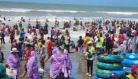 Massive tourists flock to Cox's Bazar beach on weekend