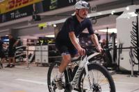 F1 rival takes dig at Valtteri Bottas after Malaysia to Singapore bike ride