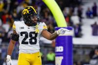 ‘I Had a Chip on My Shoulder,’ ‘Seeing Things at a Different Level’ — Kamari Moulton Runs for 208 Yards as Iowa Beats Washington in Seattle