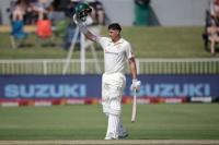 Brilliant Renshaw ton puts Australia in strong position