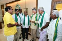 Farmers Felicitate Chandrababu Naidu for Providing Water Security Through Pattiseema Project