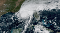 El Huracán Isaías, de Categoría 3, avanza hacia el Panhandle de Florida