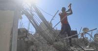 Palestinians recover waste steel from building ruins to make a living, reinforce shelters