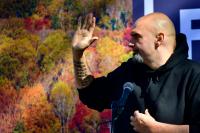 Trump Calls on Democratic Sen. John Fetterman to Join Republican Party Ahead of Midterm Elections