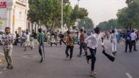 Stick-carrying groups threaten Delhi Election Commission protestors after arrests