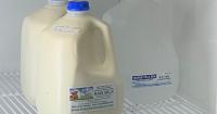 Raw milk consumption has become more popular, but a prominent medical group wants sales to be banned