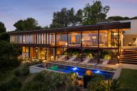 Craig Ellwood’s $6M “House of Steel” Floats Above L.A.