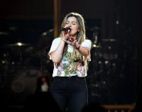 Behind Kelly Clarkson’s “hazel eyes”: A $15K bird