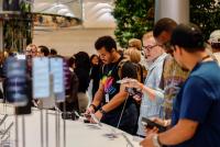 Global Smartphone Shipments Plunge 20% Amid Memory Shortage
