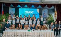 Gov. Melchor Diclas oversees scholarship contract signing for 10 Benguet medical students