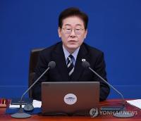 (3rd LD) Lee stresses importance of U.S. alliance, says submissive stance should be shunned