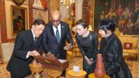 King receives Singapore president at Dusit Palace