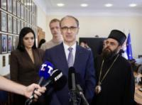 Macut meets with young Serbs from Croatia who are studying in Serbia