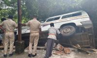 Tourist Vehicle Overturns Near Dhauli Hills in Bhubaneswar: Several Injured, Hospitalised