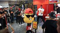Huge queue as SpudBros launch Rochdale store - and delighted schoolgirl wins a trolley dash