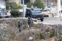 Israeli forces raid Ramallah, shut down offices of several organizations