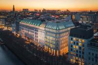 This Historic Hotel in Hamburg, Germany, Has Incredible Lake Views, a Michelin 3-starred Restaurant, a Martini Bar, and the Best Christmas Celebrations