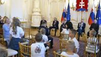 President Holds Meeting on 'Healthier Schools' Project