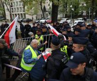 Poland’s Constitutional Crisis Escalates: Berek Takes Oath Without the President as Clashes Erupt Outside Tribunal – “Poland Must Not Descend into Civil War,” Polish...