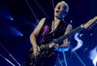 DEF LEPPARD's PHIL COLLEN On A.I. In Music: 'I Think You Have To Accept And Embrace Any New Technology'