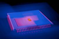 Illinois Quantum Memory Chip Stores 20 Photons Past Microsecond on Commercial Telecom Platform