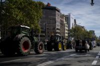 Barcelona grinds to a halt as farmers rally with 200 tractors over agricultural crisis