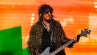 Nikki Sixx proclaims Mötley Crüe shows to be politics-free zones