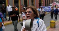 Venezuelan Police Repress Workers, Retirees, Pensioners Demanding Better Wages in Caracas