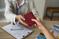 Fine of up to QR25,000 for withholding employees’ passports in Qatar