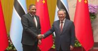 Chinese premier meets Botswana's president on relations
