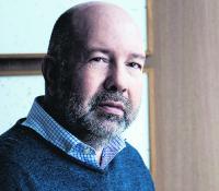Services sector loses momentum, raising GDP concerns
