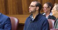 They separated a jury member in the trial against a Cuban accused of triple murder in Miami-Dade