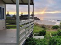 Vietnam veteran lists rare $439k Portland beachfront haven