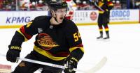 Maple Leafs acquire Raty in trade with Canucks