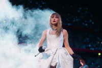'Dry Chicken With No Salt or Oil': Spanish Artist Bad Gyal Says Taylor Swift's Music Is 'Bland'